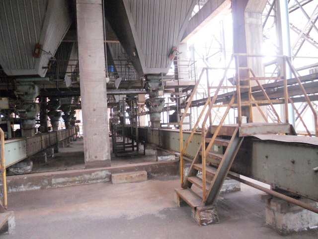 寶鋼股份高爐1#礦槽雙層閥、插板閥刮板機(jī)、斗提機(jī)